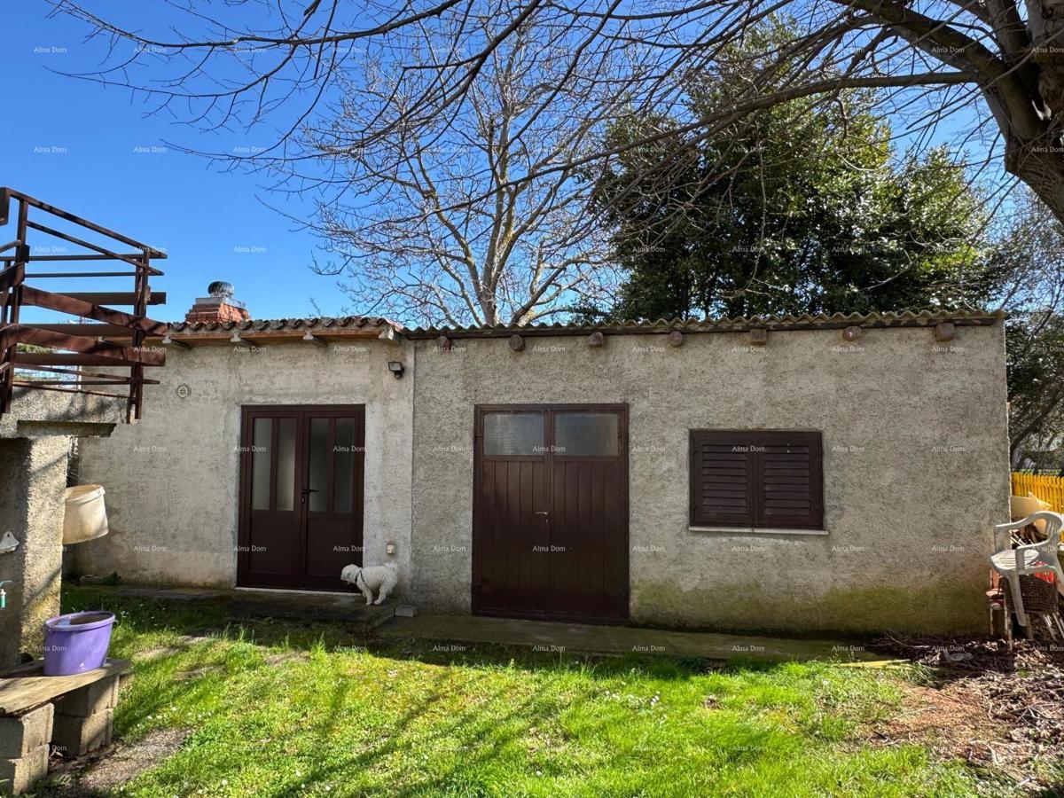 Hiša v centru Marčane z 2 stanoma, kletjo in delavnico