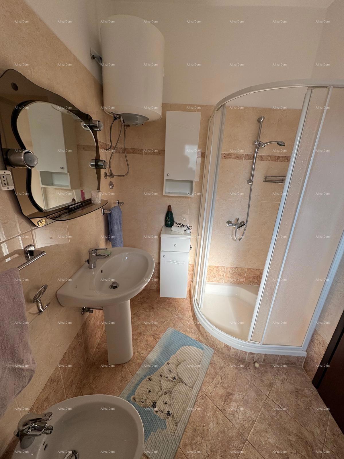 Hiša v centru Marčane z 2 stanoma, kletjo in delavnico