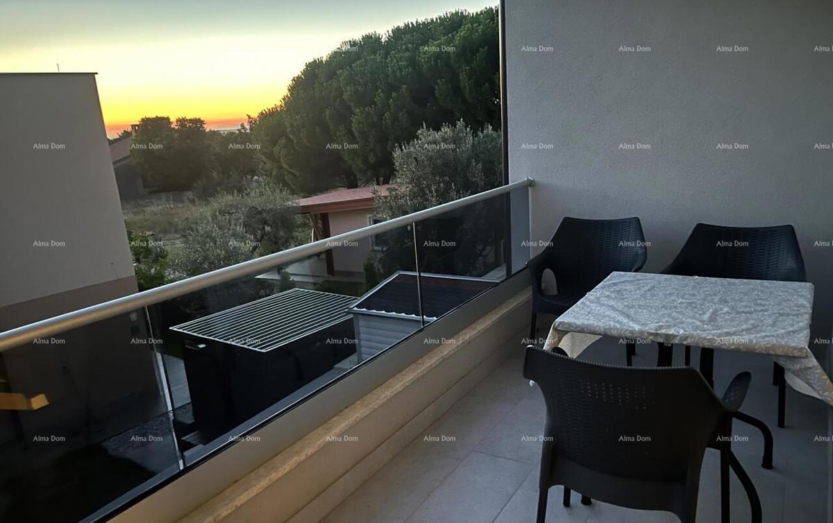 MODERNO STAN U PEROJU, 1 KM OD MORA