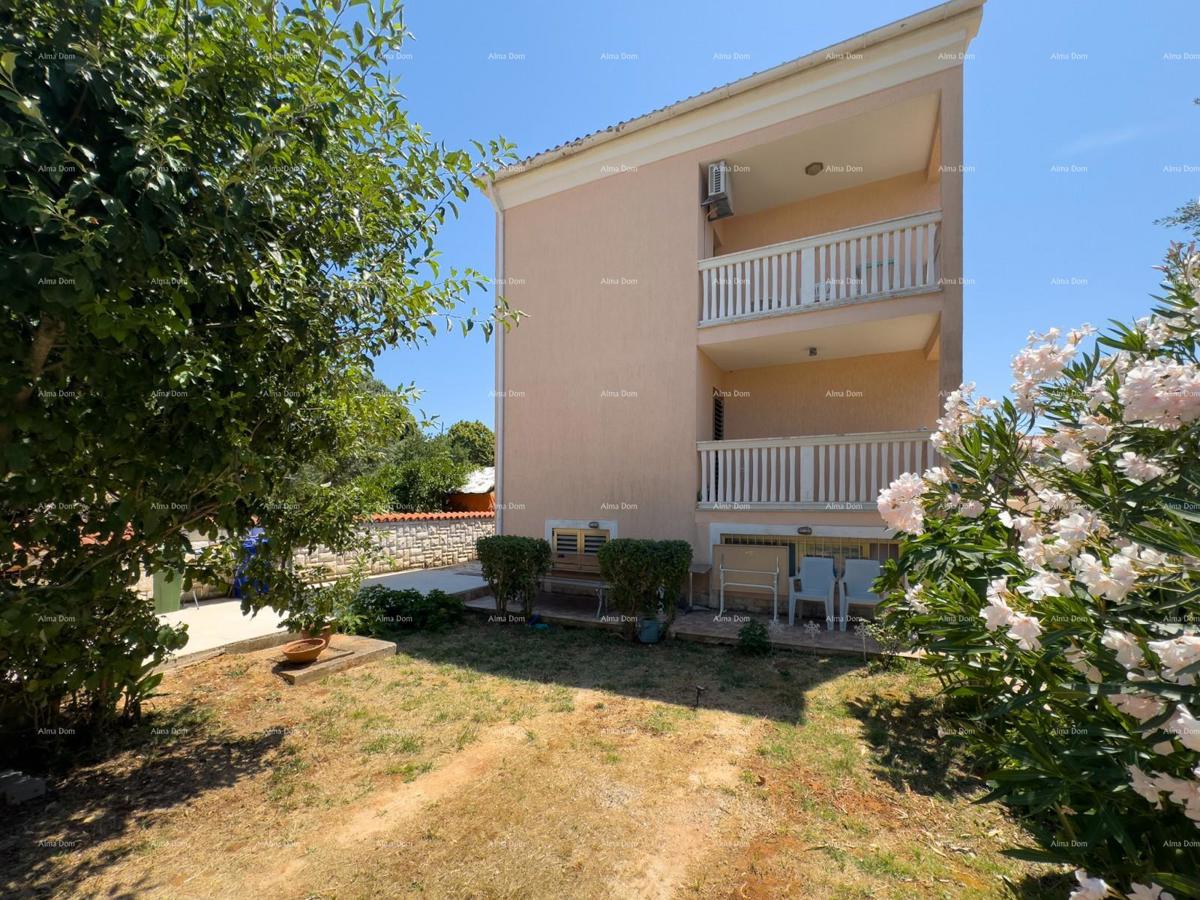 Prodajemo apartmajsko hišo na mirni lokaciji v Medulinu!