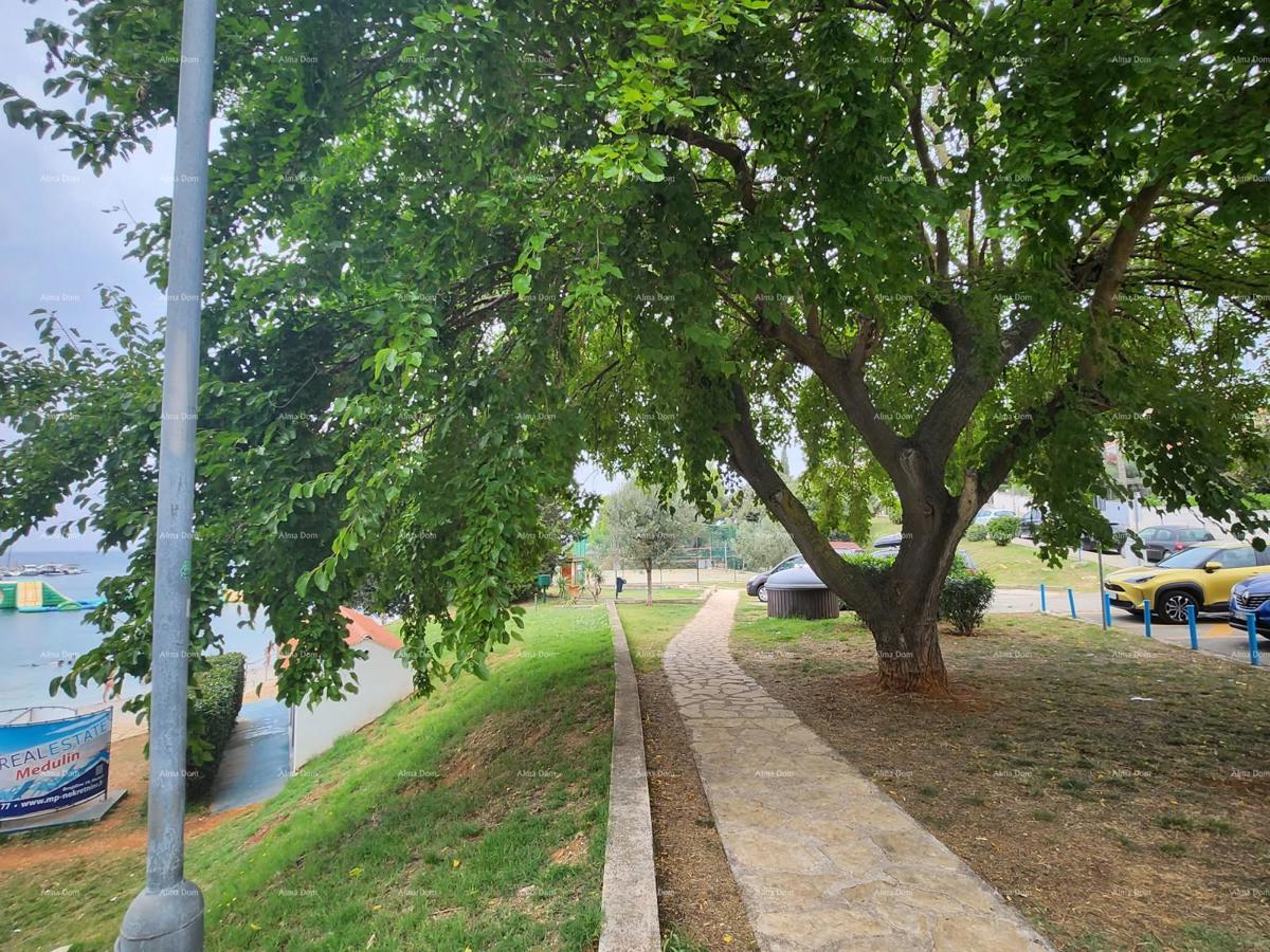 Peščena uvala, prva vrsta do morja. Apartma s pogledom na morje.