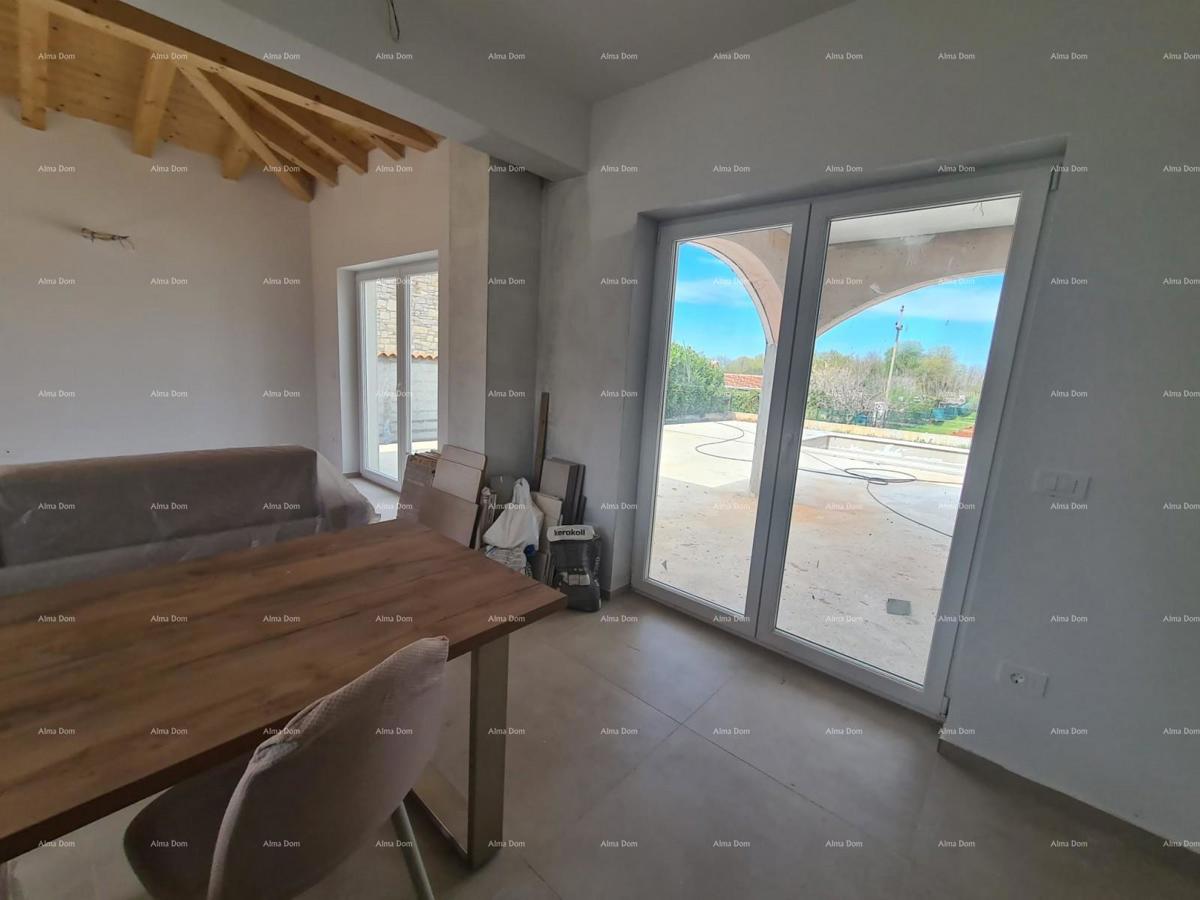 Elegantna vila v mirnem okolju blizu morja s pogledom na vinograde in oljčne nasade