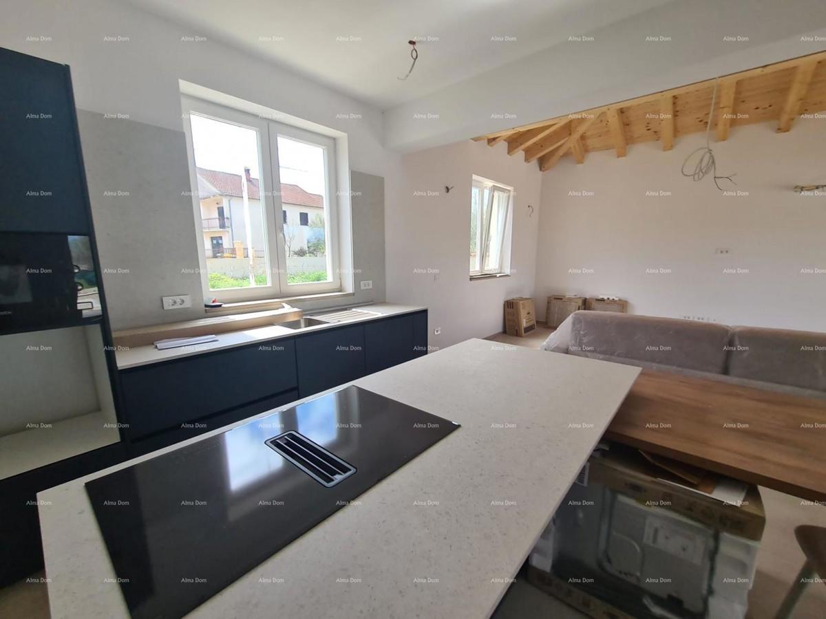 Elegantna vila v mirnem okolju blizu morja s pogledom na vinograde in oljčne nasade