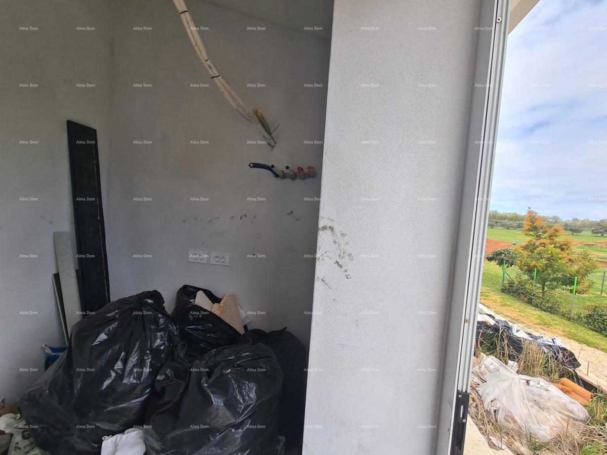 Elegantna vila v mirnem okolju blizu morja s pogledom na vinograde in oljčne nasade