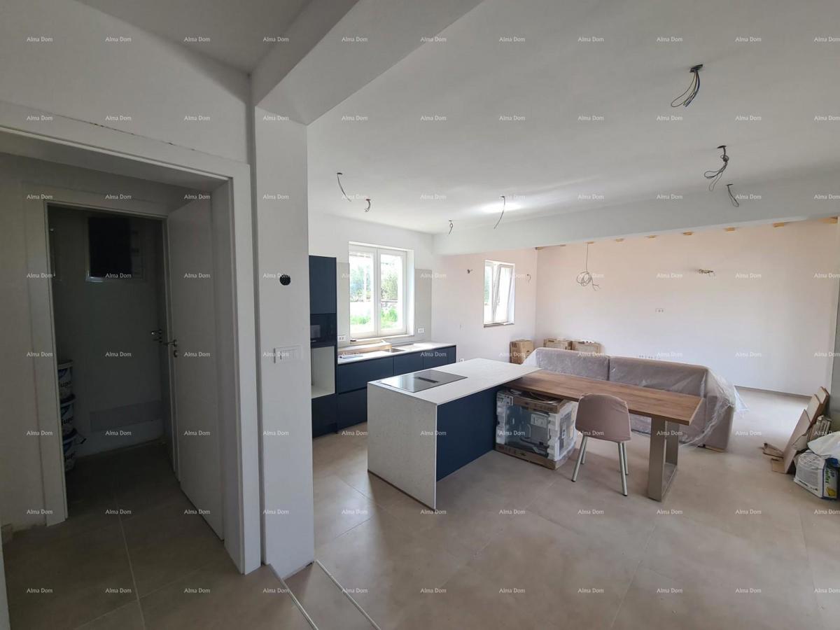 Elegantna vila v mirnem okolju blizu morja s pogledom na vinograde in oljčne nasade