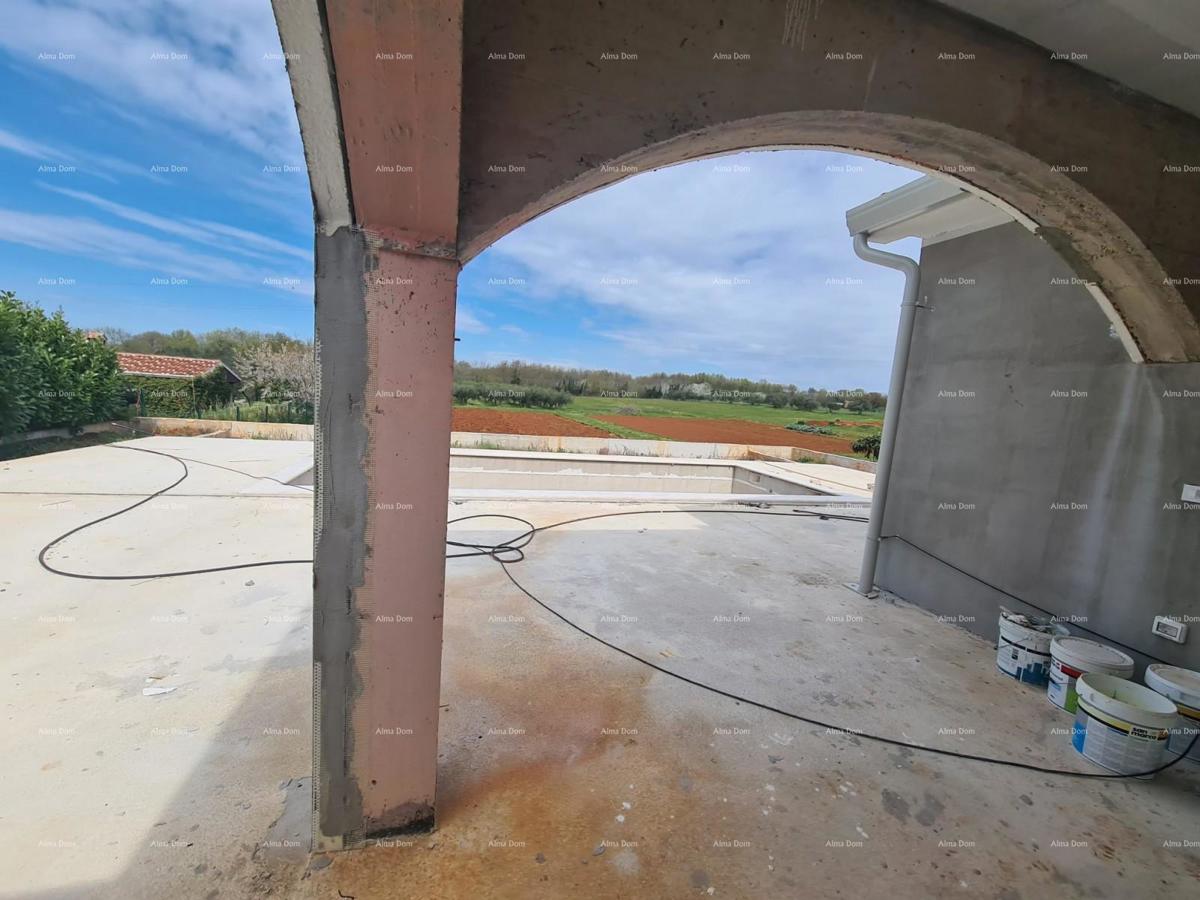 Elegantna vila v mirnem okolju blizu morja s pogledom na vinograde in oljčne nasade