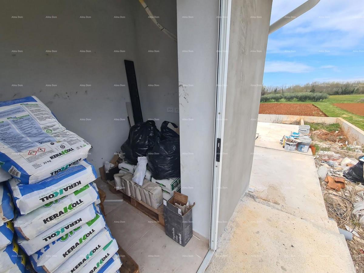 Elegantna vila v mirnem okolju blizu morja s pogledom na vinograde in oljčne nasade