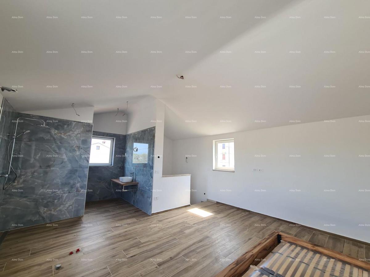 Elegantna vila v mirnem okolju blizu morja s pogledom na vinograde in oljčne nasade