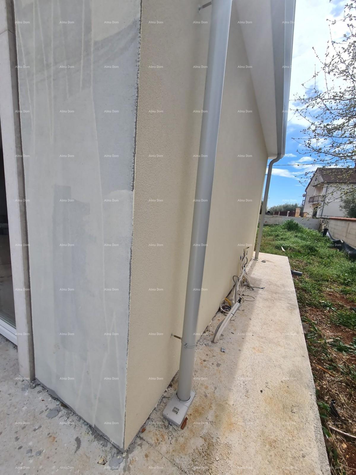 Elegantna vila v mirnem okolju blizu morja s pogledom na vinograde in oljčne nasade