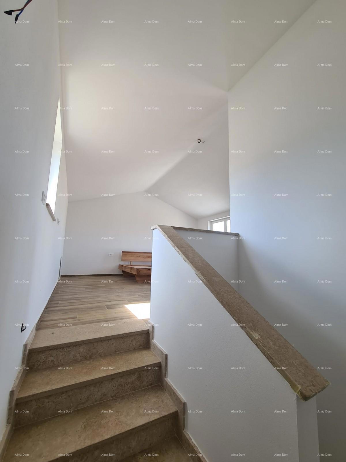 Elegantna vila v mirnem okolju blizu morja s pogledom na vinograde in oljčne nasade