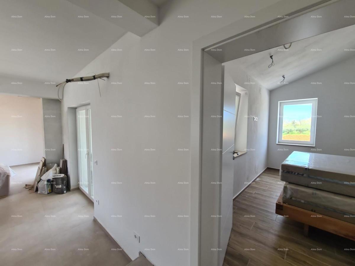 Elegantna vila v mirnem okolju blizu morja s pogledom na vinograde in oljčne nasade