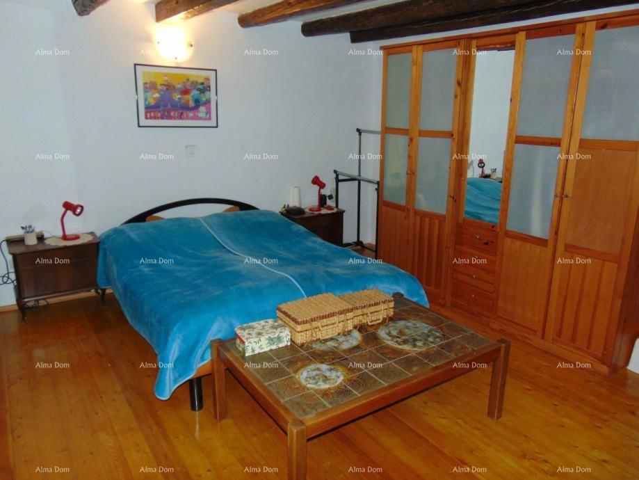 Prostrana hiša v Marčani s tremi nadstropji in vrtom - prodaja.