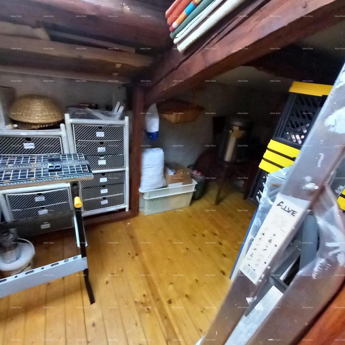 Prostrana hiša v Marčani s tremi nadstropji in vrtom - prodaja.