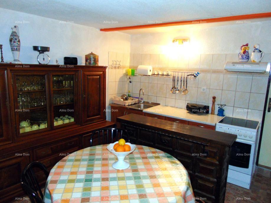 Prostrana hiša v Marčani s tremi nadstropji in vrtom - prodaja.