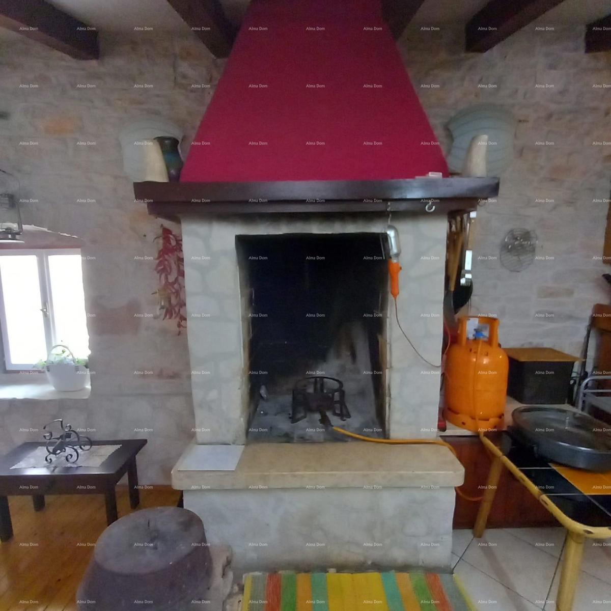 Prostrana hiša v Marčani s tremi nadstropji in vrtom - prodaja.