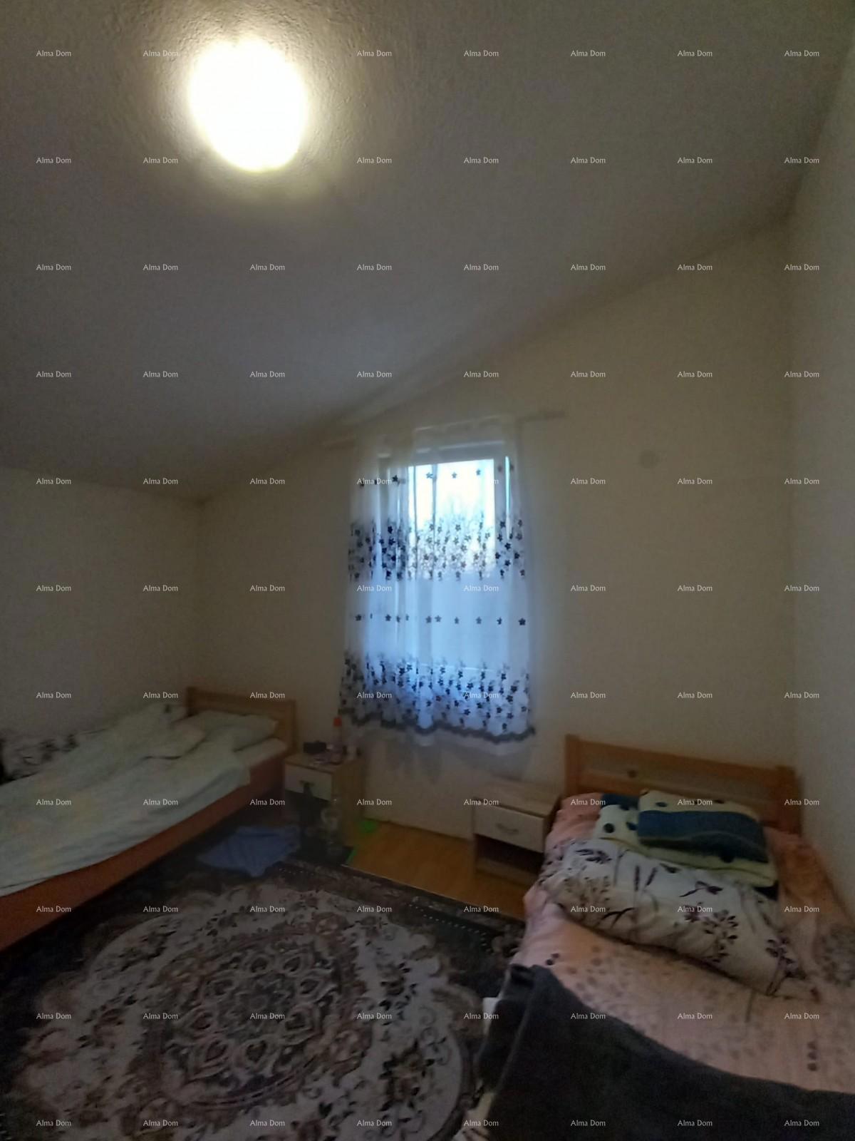 Prodaja hiše z dvema ločenima stanovanjem, Šišan!