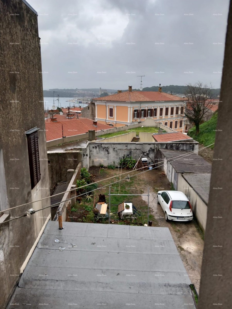 Prodamo stanovanje v Puli, center! Kaštel.