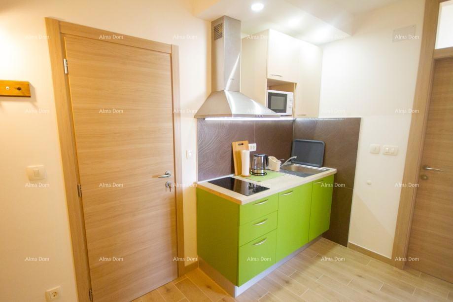 Pula, Veruda, stanovanje velikosti 60,57 m² preurejeno v 2 apartmaja.