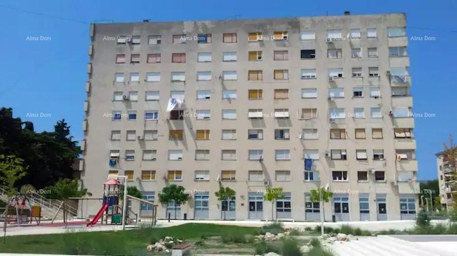 Pula, Veruda, stanovanje velikosti 60,57 m² preurejeno v 2 apartmaja.