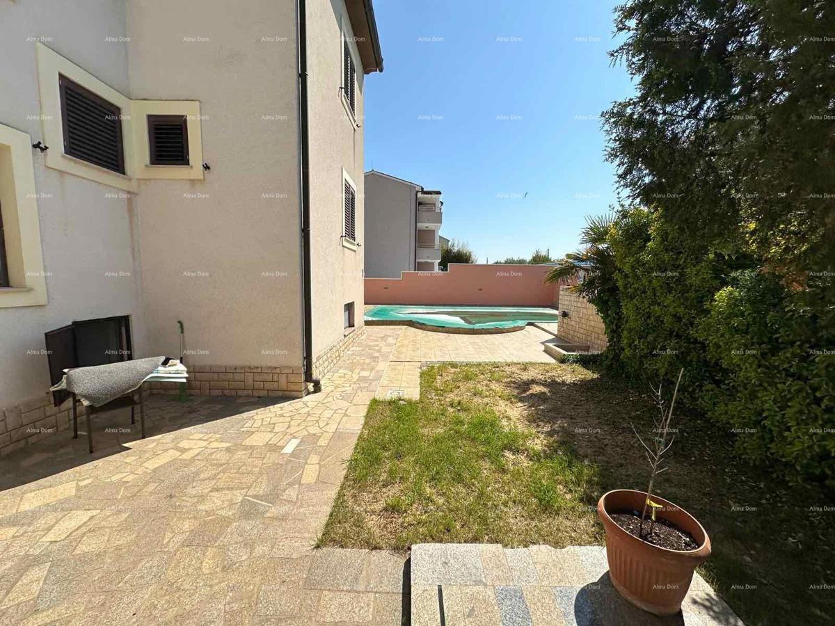 Prodajemo hišo s pet apartmajev na odlični lokaciji!