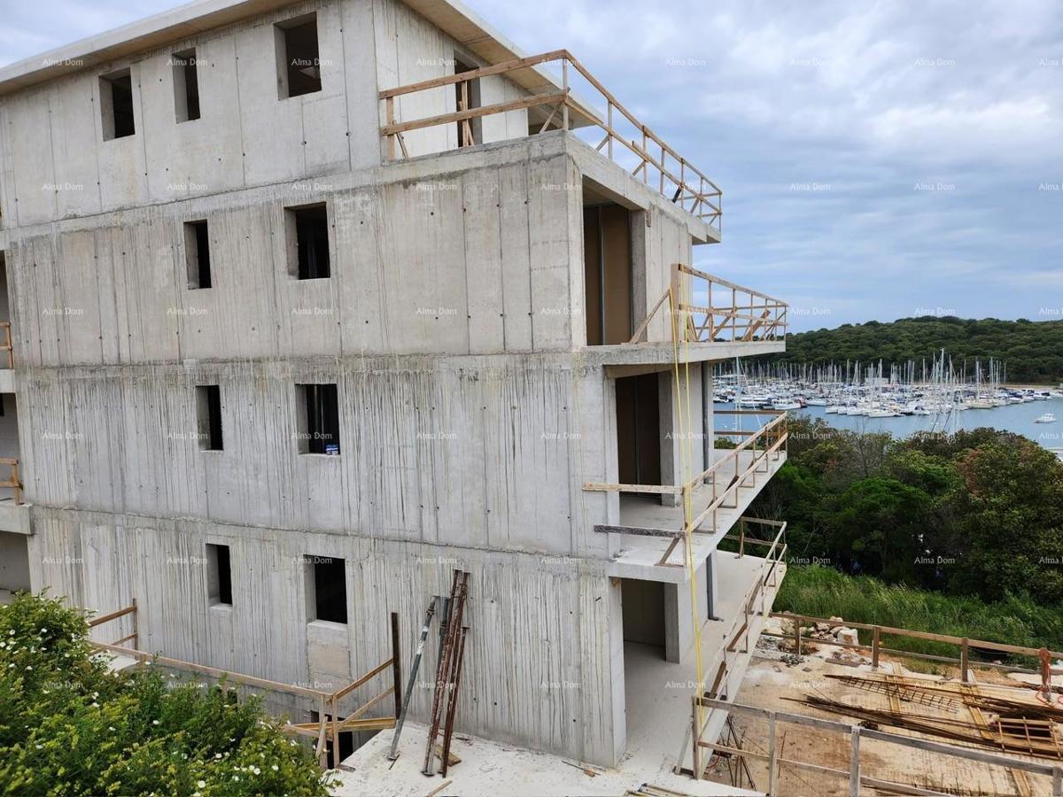 Prodaja modernih stanov v ekskluzivni stavbi s pogledom na marino, Pula!