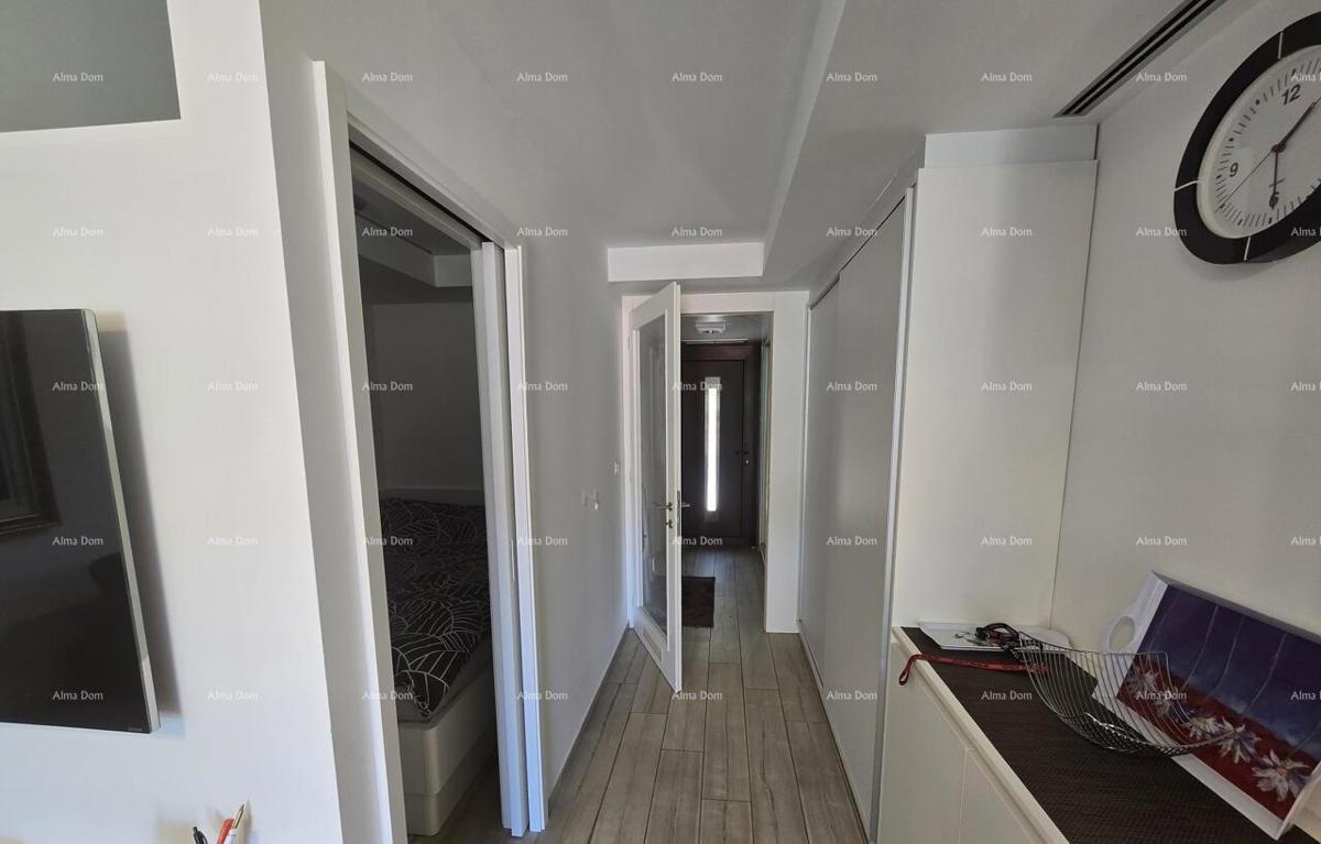 Prodaja stan v Dugoj Uvali – 150 m od plaže
