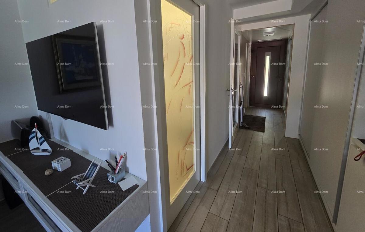 Prodaja stan v Dugoj Uvali – 150 m od plaže