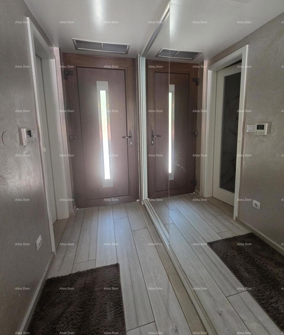 Prodaja stan v Dugoj Uvali – 150 m od plaže
