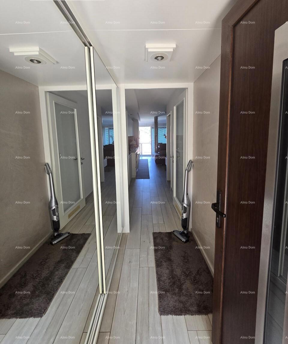 Prodaja stan v Dugoj Uvali – 150 m od plaže