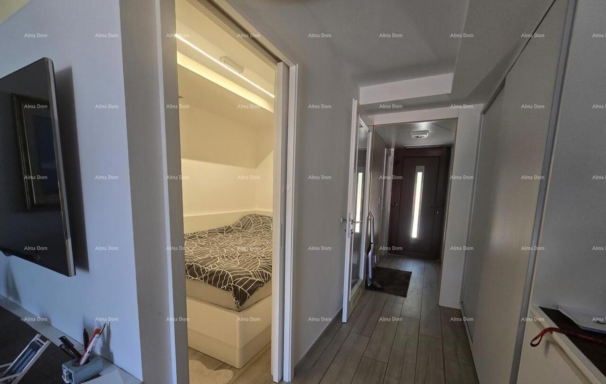 Prodaja stan v Dugoj Uvali – 150 m od plaže
