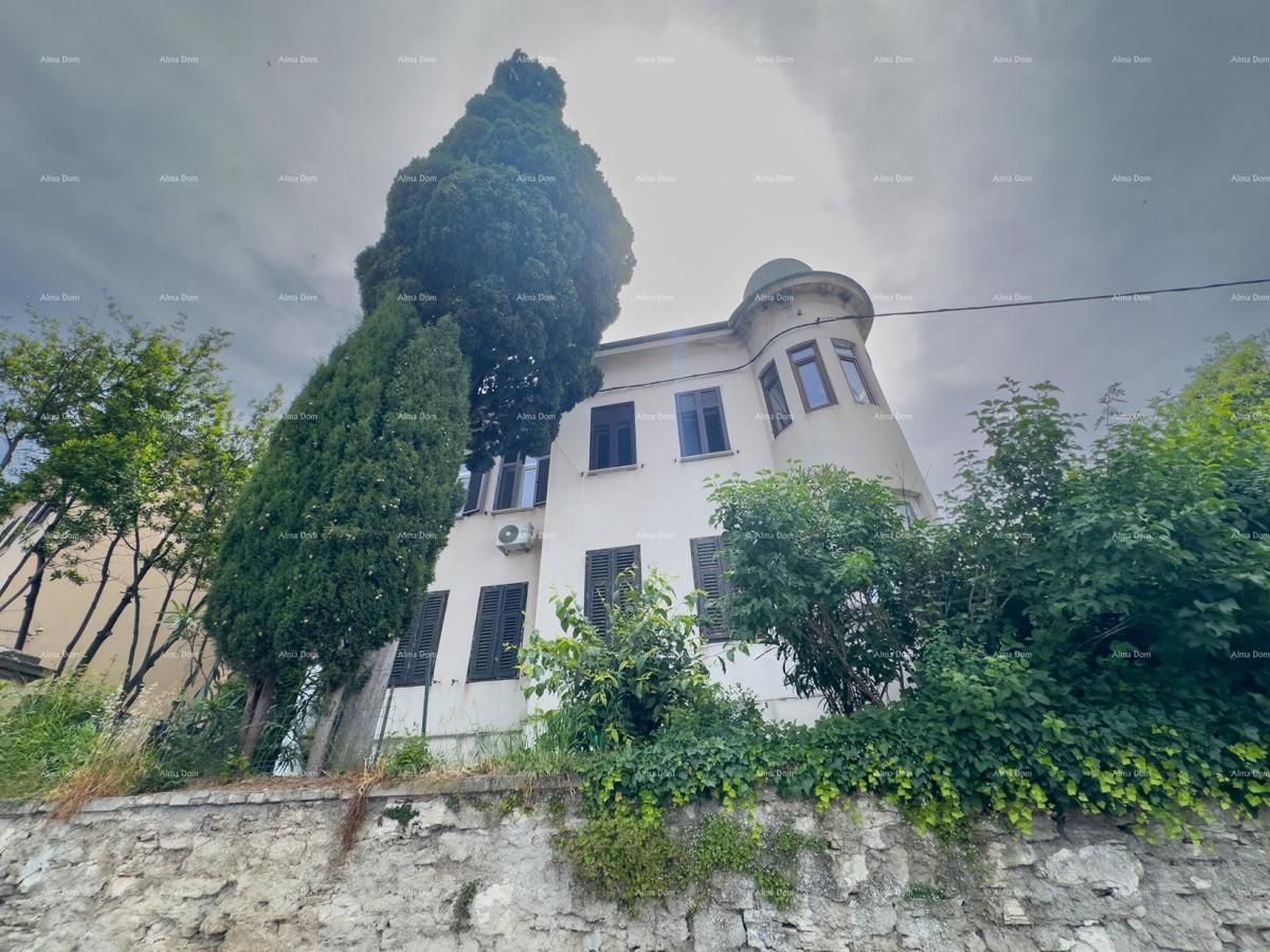 Prodaja stanovanja v centru s 4 stanovanjskimi enotami, Pula!