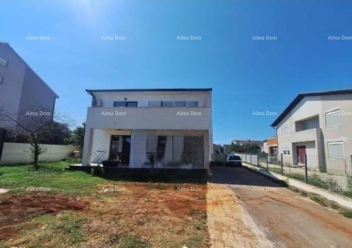 Medulin – Samostojna hiša s 7 apartmaji na velikem zemljišču, garažo in shrambo