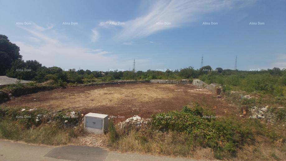 Građevinsko zemljišče s dovoljenjem in projektom vile z bazenom – 760 m²