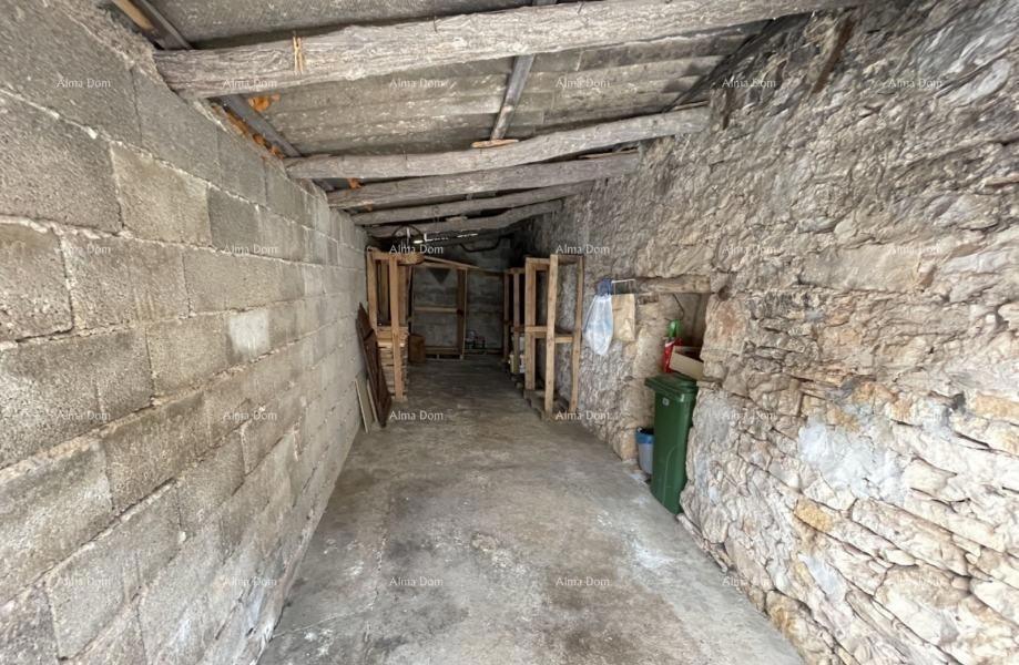 Na prodaju kamena kuća za obnovo – okolica Buja