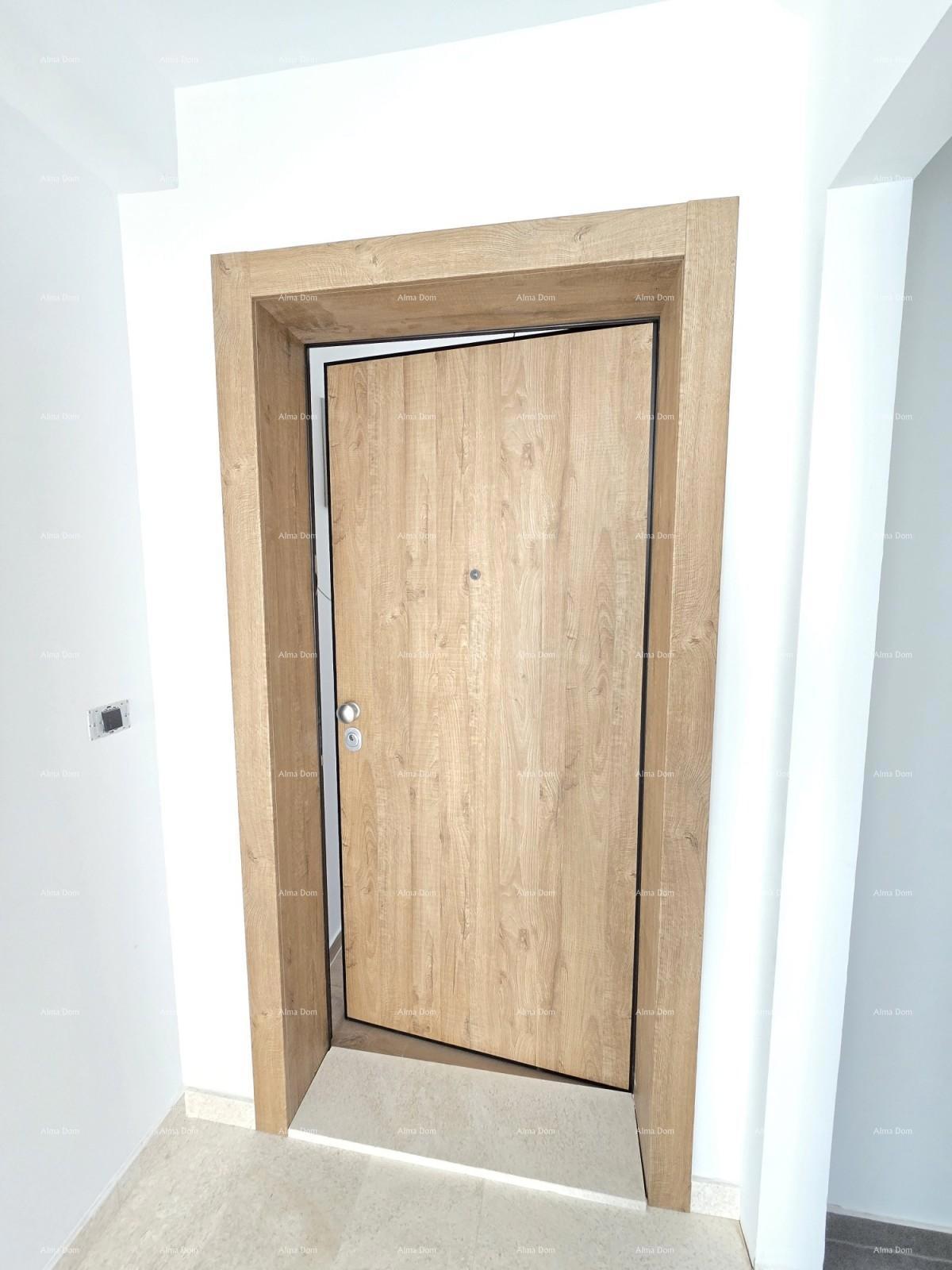 Elegantna stan s dvorištem in bazenom v bližini centra Pule!