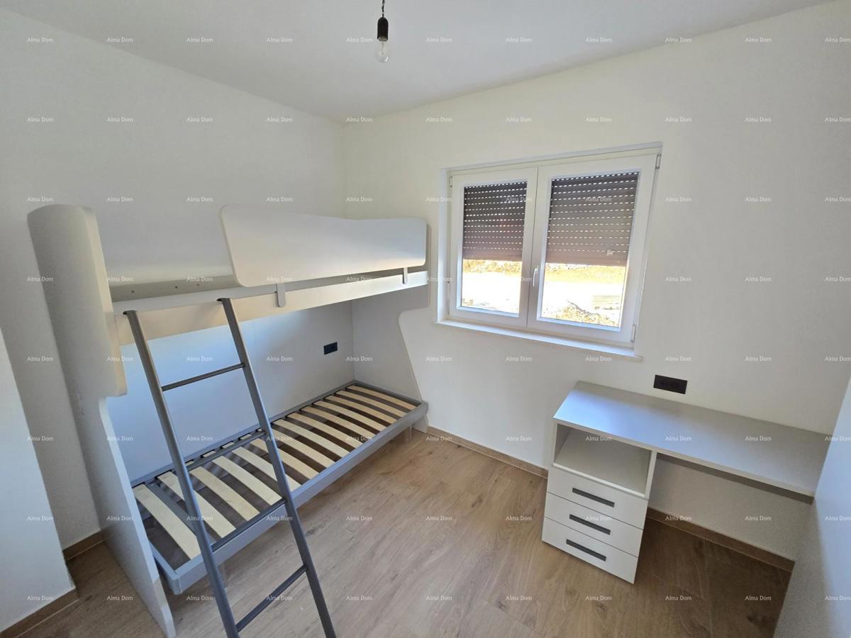 Elegantna stan s dvorištem in bazenom v bližini centra Pule!