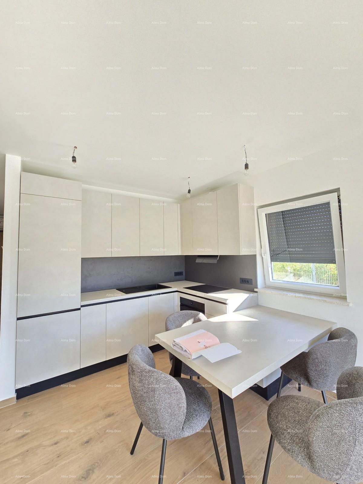 Elegantna stan s dvorištem in bazenom v bližini centra Pule!