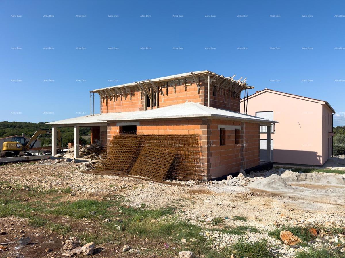 Prodaja družinske hiše s bazenom, v gradnji, Pula!