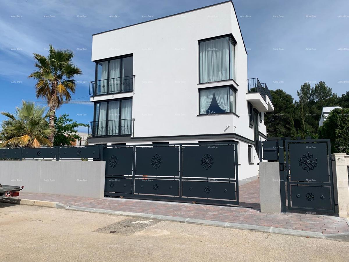 Prodaja - Čudovita, moderna vila s bazenom - pametna hiša, Fažana! Pogled na morje!