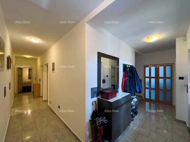 Bale: Prostorna vila s bazenom in hišo za goste