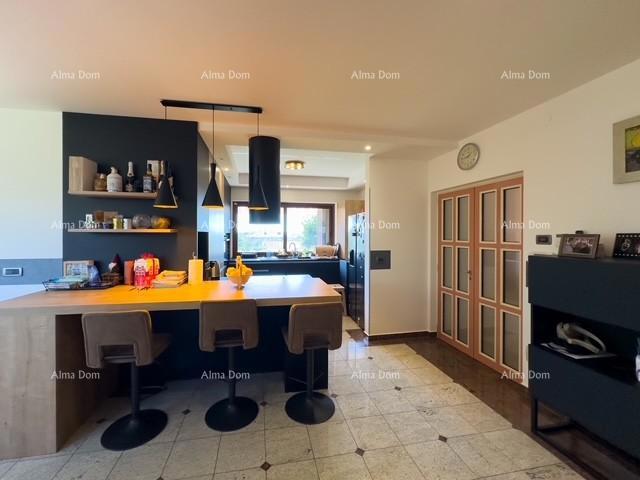 Bale: Prostorna vila s bazenom in hišo za goste