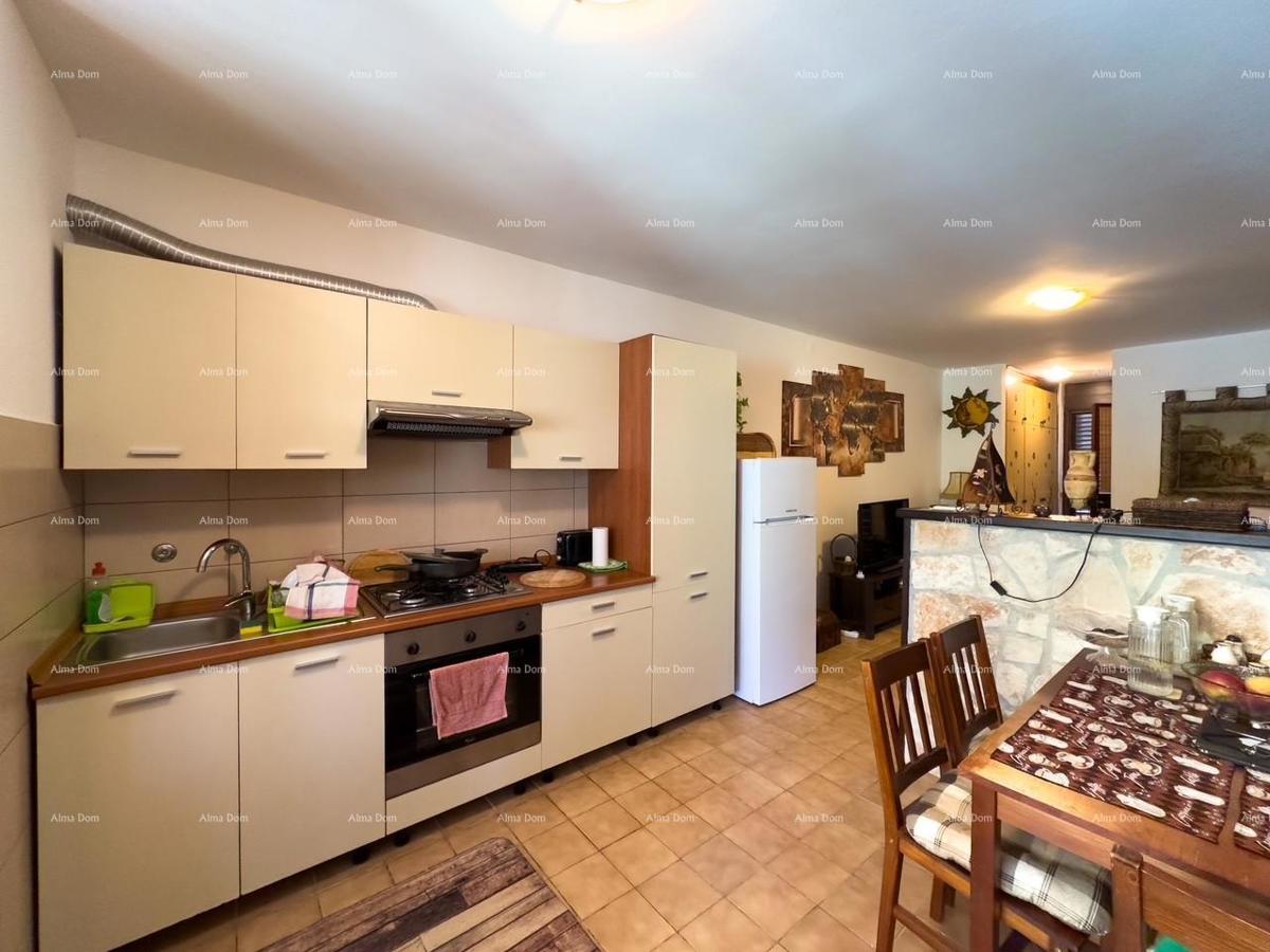 Prodajemo stan v Dugi Uvali blizu morja.