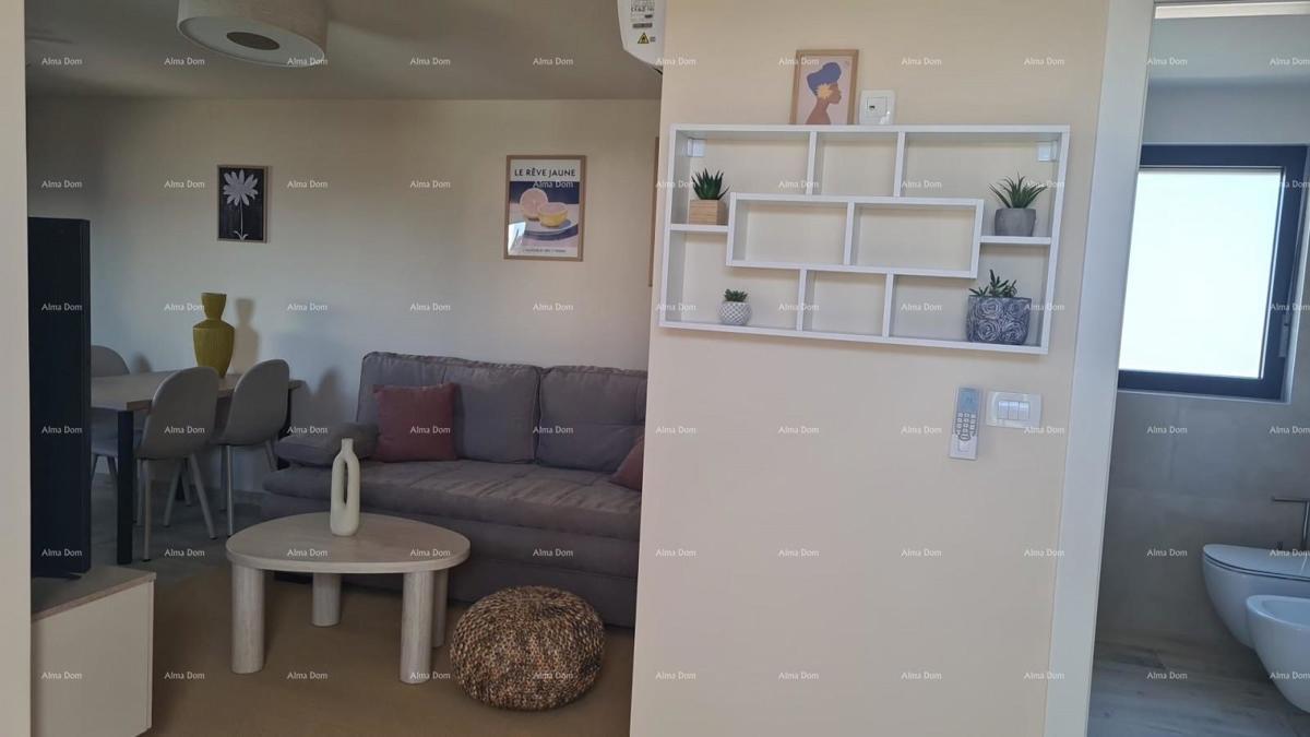 Moderen apartma v bloku E s parkirnim mestom in shrambo, blizu Umaga!