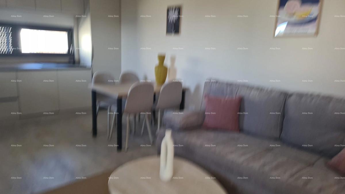 Moderen apartma v bloku E s parkirnim mestom in shrambo, blizu Umaga!