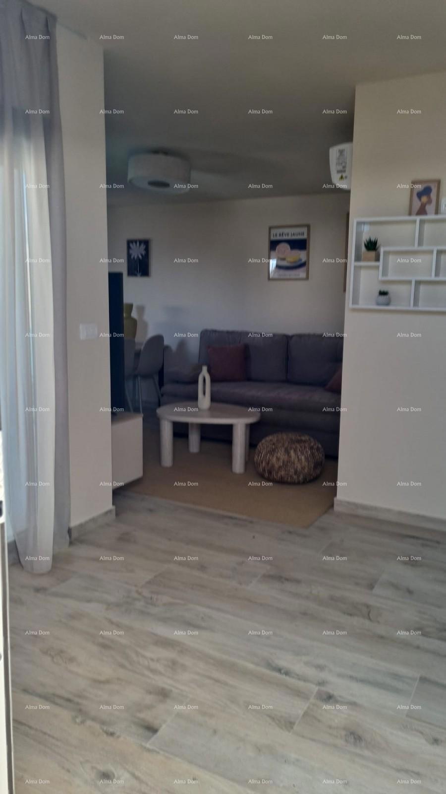 Moderen apartma v bloku E s parkirnim mestom in shrambo, blizu Umaga!