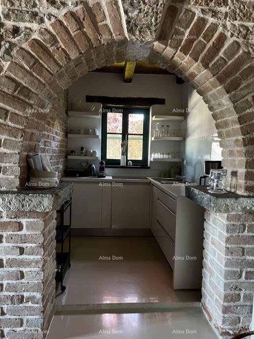 Elegantna kamena vila s bazenom in istarskim šarmom – popolna kombinacija tradicije in luksuza, Tinjan!