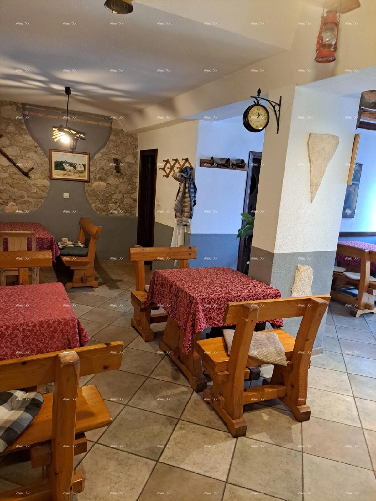 Na prodaj je hiša s kletjo, veliko teraso, dvema trisobnima stanoma in dvoriščem. Odlična priložnost za naložbo!