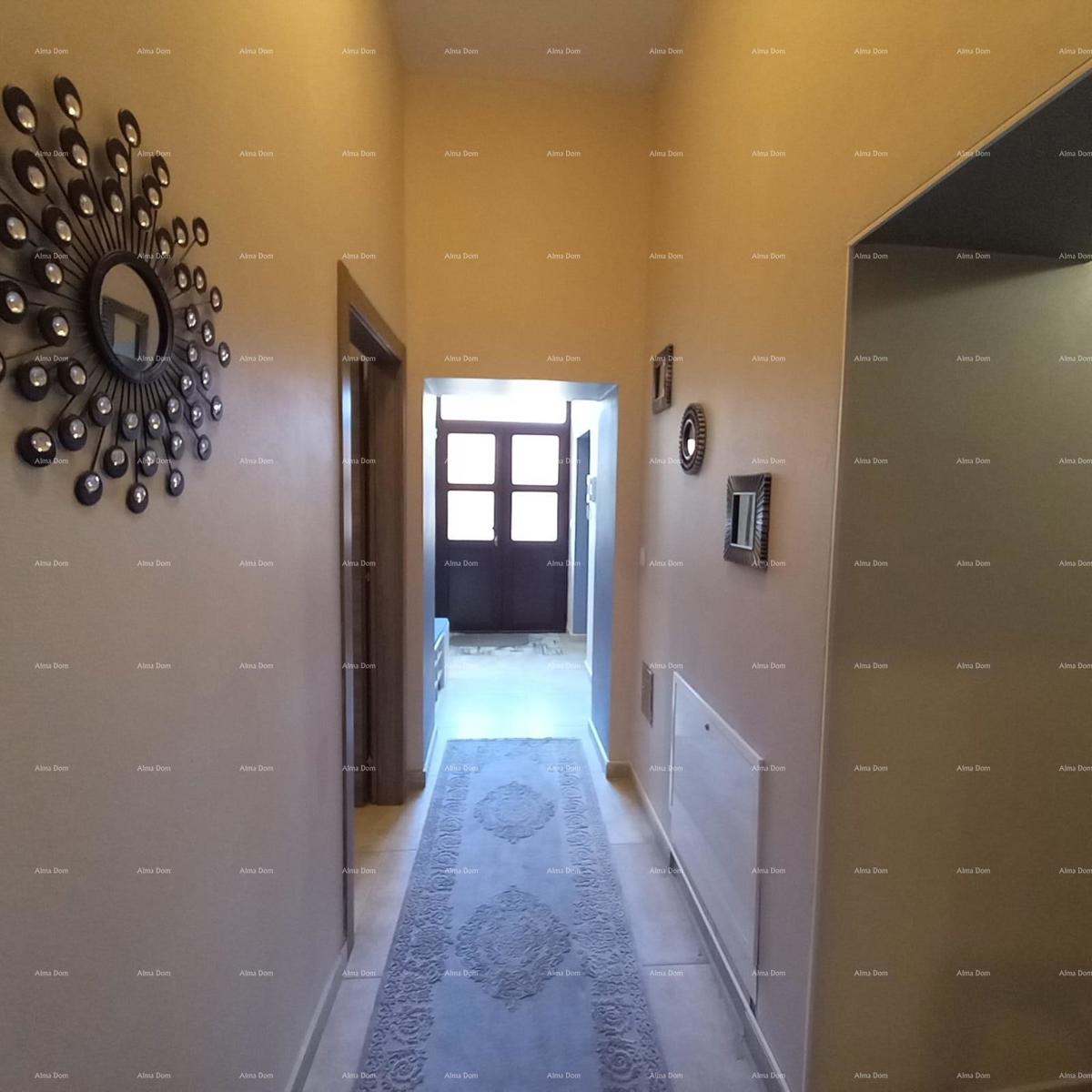 Na prodaju stan z dvoriščem, 250 m od morja