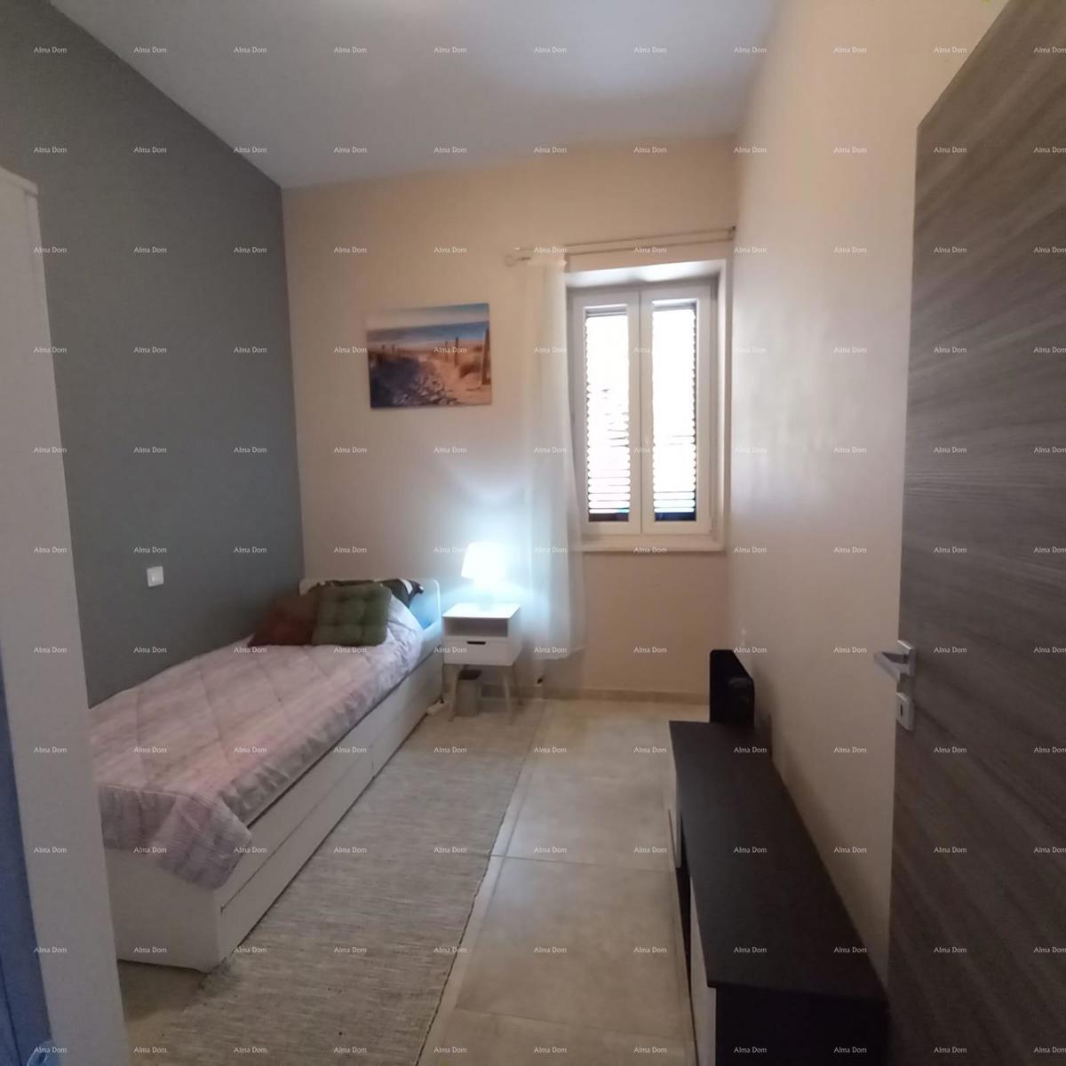 Na prodaju stan z dvoriščem, 250 m od morja