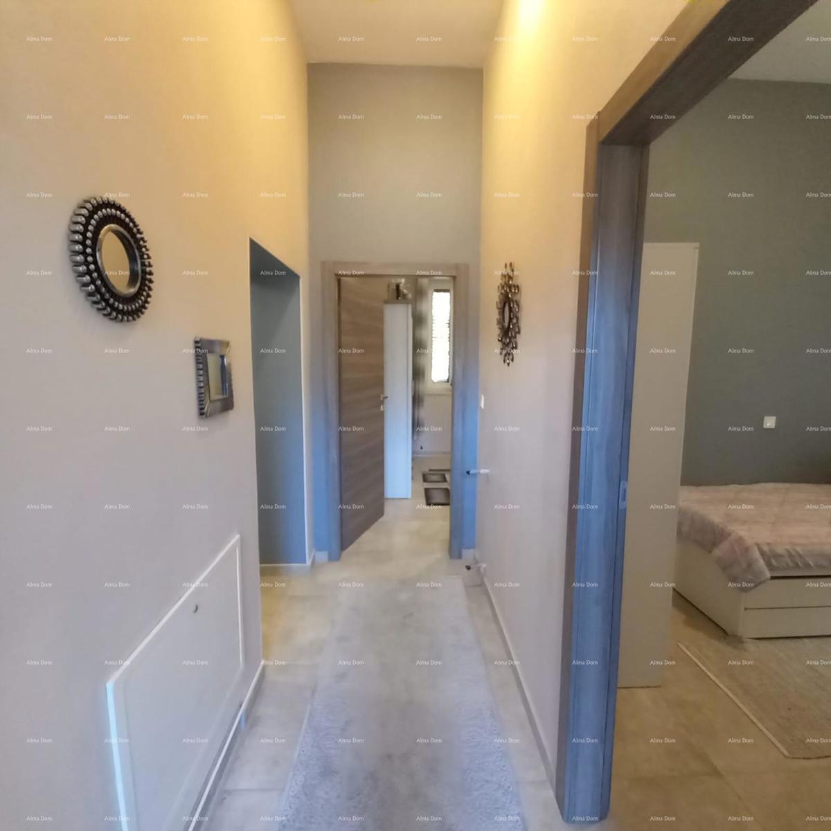 Na prodaju stan z dvoriščem, 250 m od morja